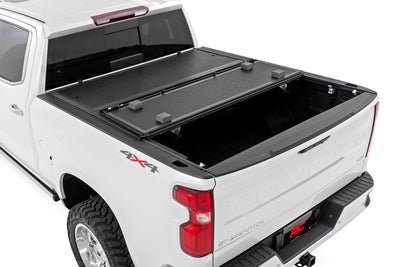 Hard Low Profile Bed Cover | 5'10" Bed | Chevy/GMC Sierra 1500 (19-26)/Silverado 1500 (19-26)